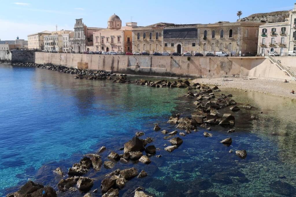 Sea-View Terrace & Bikes Moon Ortigia Holiday Home Syrakus Exterior foto