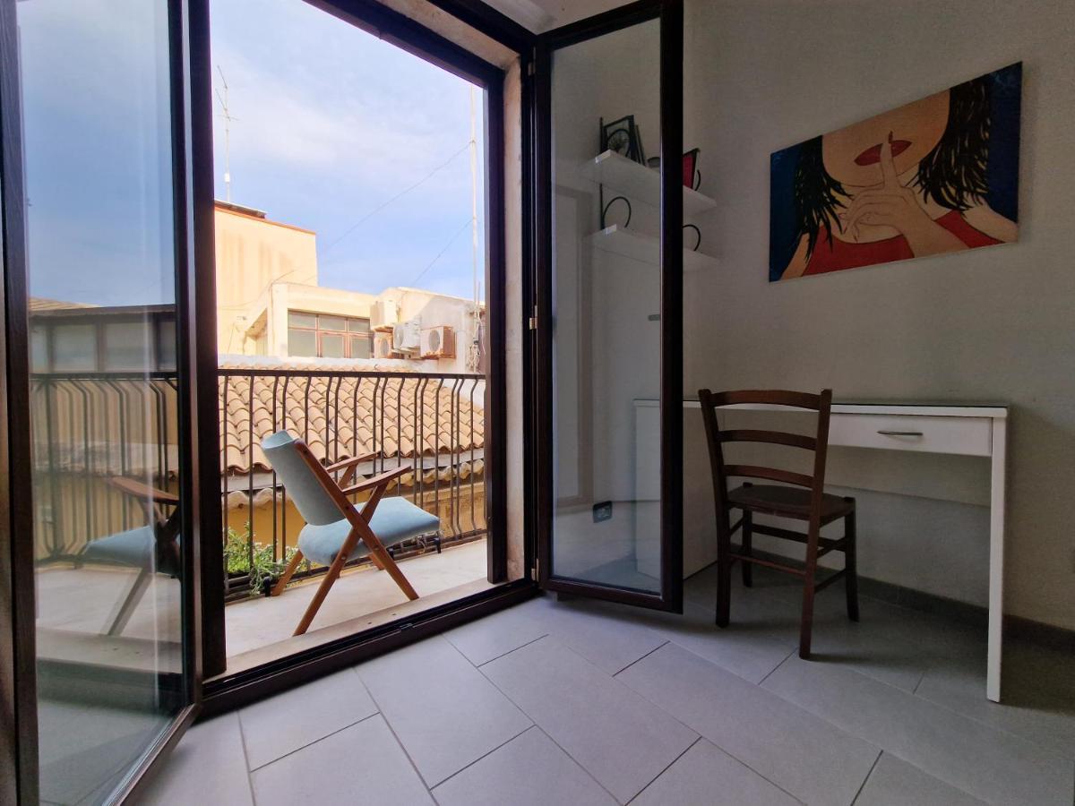 Sea-View Terrace & Bikes Moon Ortigia Holiday Home Syrakus Exterior foto